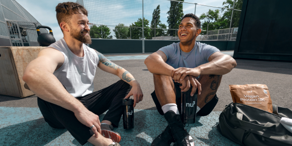 2 sportliche Männer mit nu3 Vegan  3K
